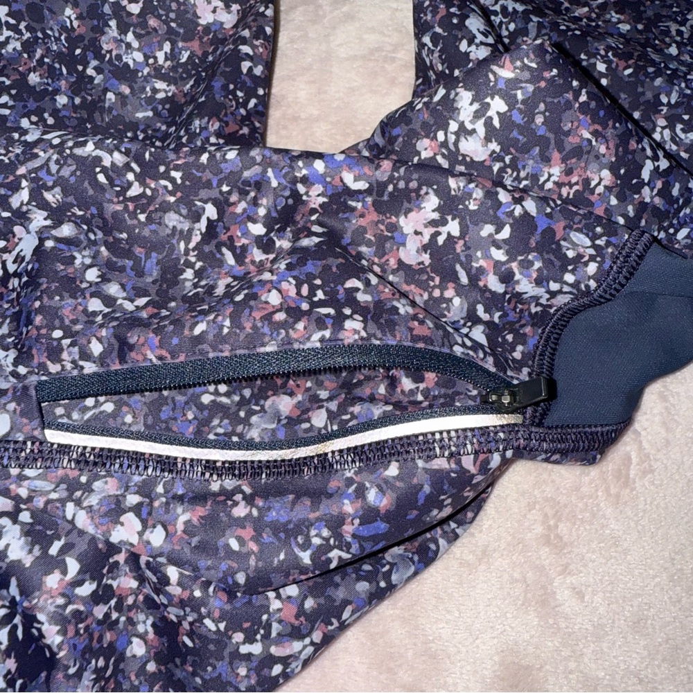 Athleta rainier printed mesh tight legging size 2X - Picture 8 of 10